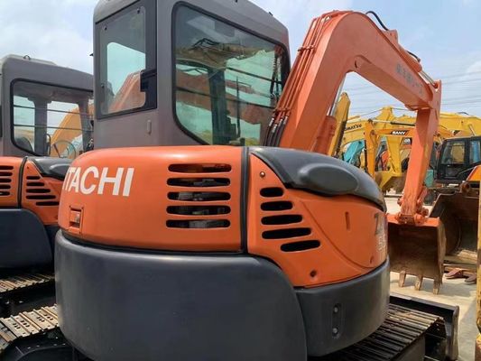 Es una mini excavadora japonesa de segunda mano en excelente estado.
