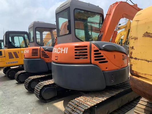 Es una mini excavadora japonesa de segunda mano en excelente estado.