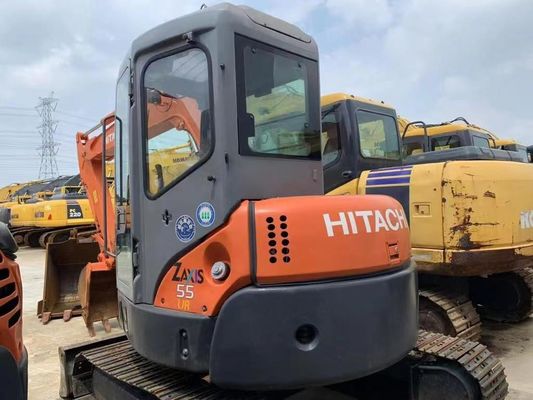 Es una mini excavadora japonesa de segunda mano en excelente estado.