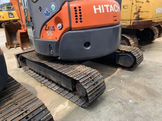 Es una mini excavadora japonesa de segunda mano en excelente estado.