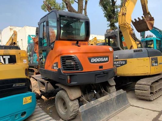 Excavadora de ruedas usada Doosan DX60W En excelente estado/Excavadora mini de ruedas usada Doosan para la venta