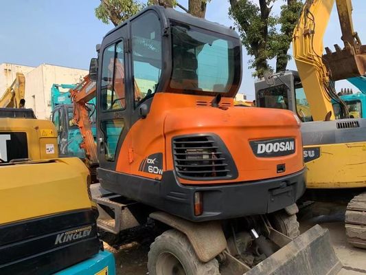 Excavadora de ruedas usada Doosan DX60W En excelente estado/Excavadora mini de ruedas usada Doosan para la venta