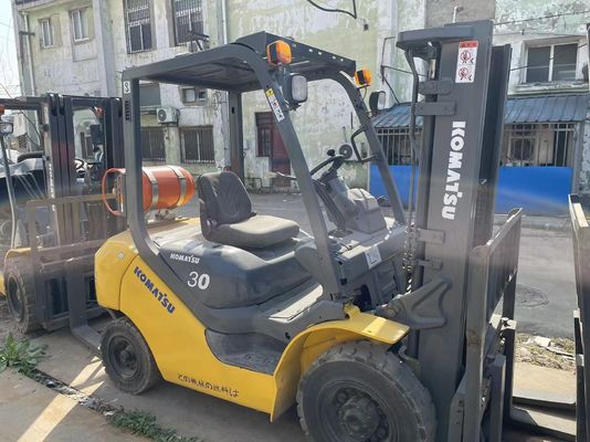 Camioneta elevadora de gas Komatsu de 3 toneladas usada en buen estado