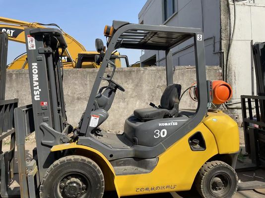 Camioneta elevadora de gas Komatsu de 3 toneladas usada en buen estado