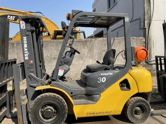 Camioneta elevadora de gas Komatsu de 3 toneladas usada en buen estado