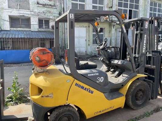 Camioneta elevadora de gas Komatsu de 3 toneladas usada en buen estado
