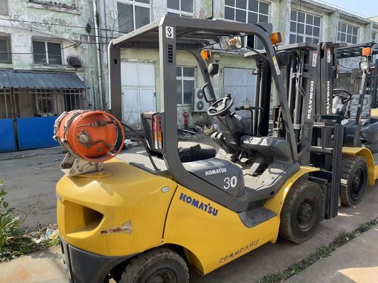 Camioneta elevadora de gas Komatsu de 3 toneladas usada en buen estado