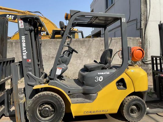 Camioneta elevadora de gas Komatsu de 3 toneladas usada en buen estado