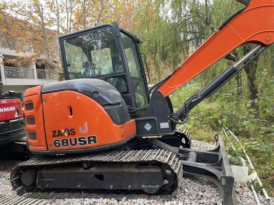 Excavadora japonesa de segunda mano Hitachi ZX68USR-5A en excelente estado.
