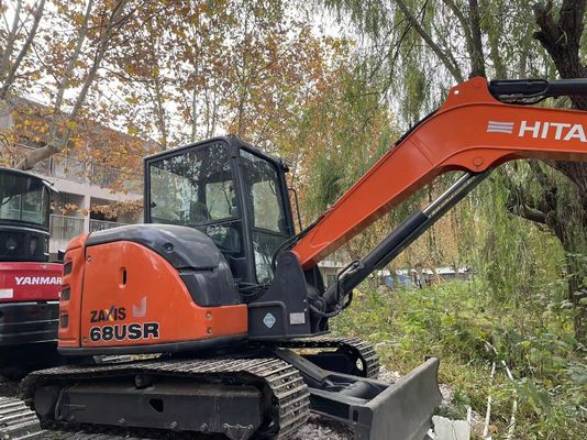 Excavadora japonesa de segunda mano Hitachi ZX68USR-5A en excelente estado.
