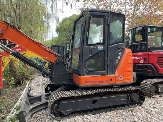 Excavadora japonesa de segunda mano Hitachi ZX68USR-5A en excelente estado.