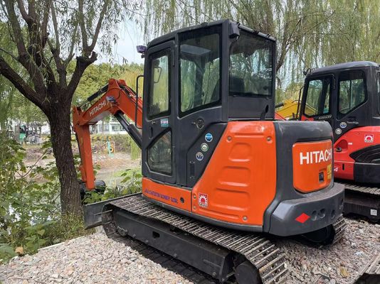 Excavadora japonesa de segunda mano Hitachi ZX68USR-5A en excelente estado.