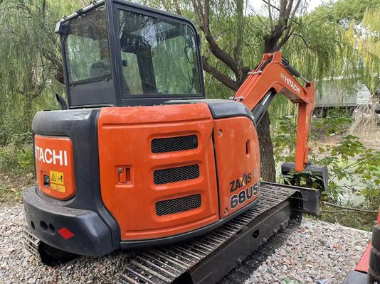 Excavadora japonesa de segunda mano Hitachi ZX68USR-5A en excelente estado.