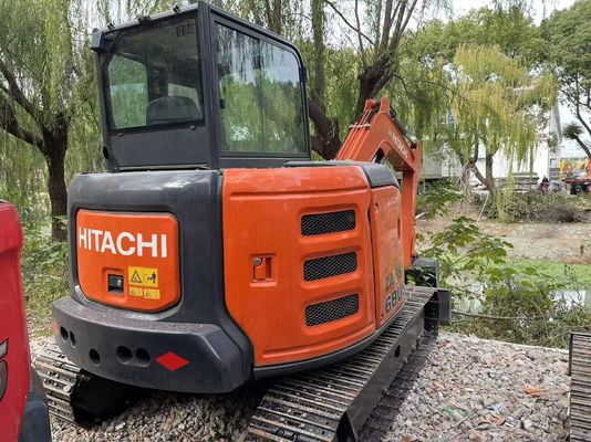 Excavadora japonesa de segunda mano Hitachi ZX68USR-5A en excelente estado.
