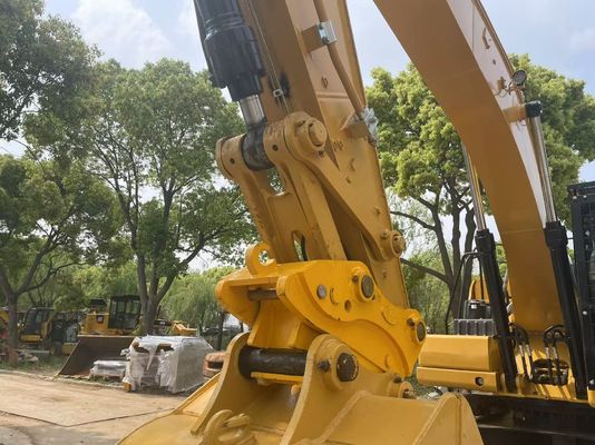 Excavadora Caterpillar 320GC con enganche hidráulico en buen estado