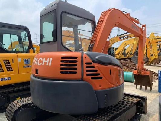 Es una mini excavadora japonesa de segunda mano en excelente estado.